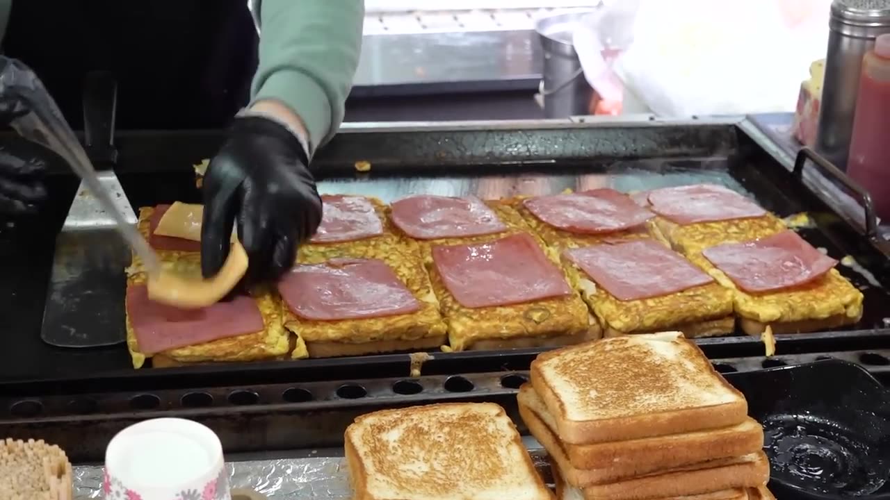 Street Toast Master who Only Sells for 3 Hours in the Morning? Myeongdong Toast - Korean street food