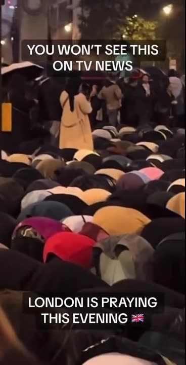 London Prays - You Won't See This On The TV News