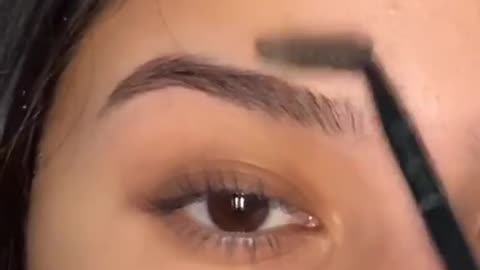 Eyebrow grooming with a razor 🥰