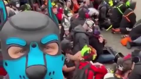 Κάποιοι προσπαθούν να μας το επιβάλλουν ως "νέα κανονικότητα" !