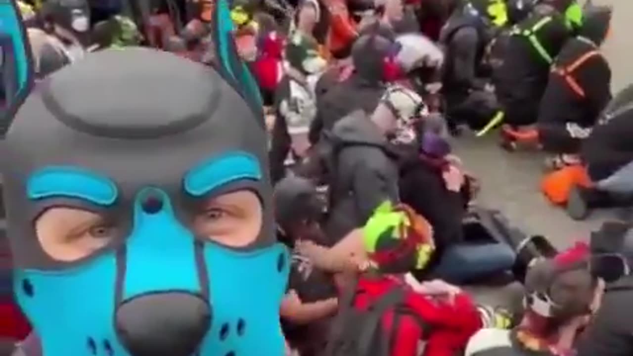 Κάποιοι προσπαθούν να μας το επιβάλλουν ως "νέα κανονικότητα" !