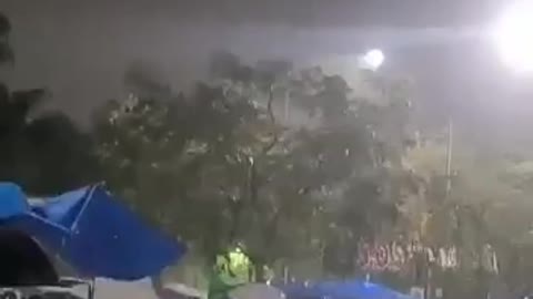 O Povo, em 06/12/22 Mesmo Chovendo... SÃO PAULO - BRASIL