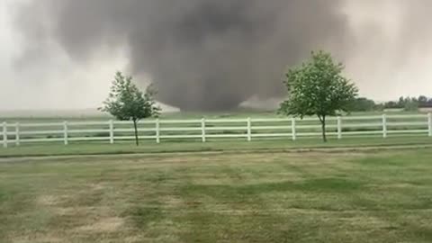 tornado_caught_on_camera