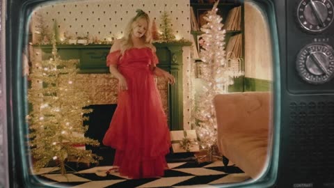 Hailey Whitters - New Baby For Christmas (Lyric Video)