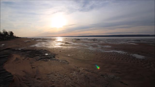 Secuencia de la Bahía de Fundy documenta hermoso atardecer y mareas crecientes