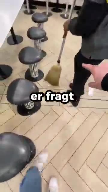 Psychopath Stürmt McDonalds 💀