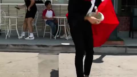 Street Performer Defies the Laws of Physics in this Amazing ers