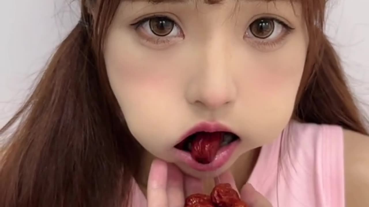 Funny video of Chinese girl eat all the dates