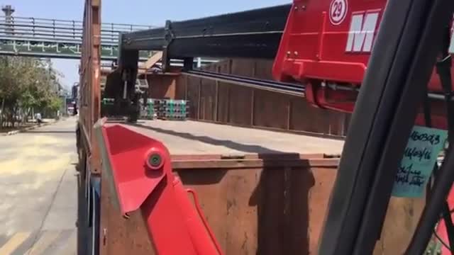 Manitou Telehandlers stuffing Truck/Container up to 40 feet.