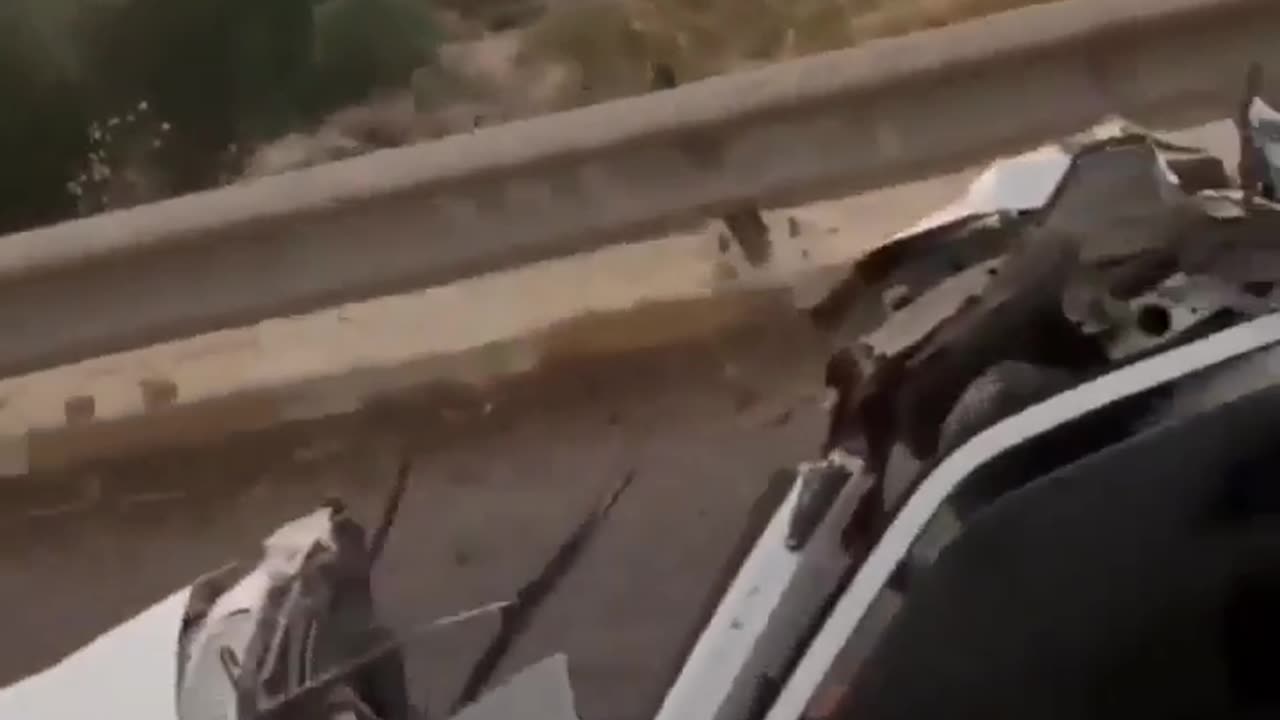 A wrecked car that keeps dying😲🥴