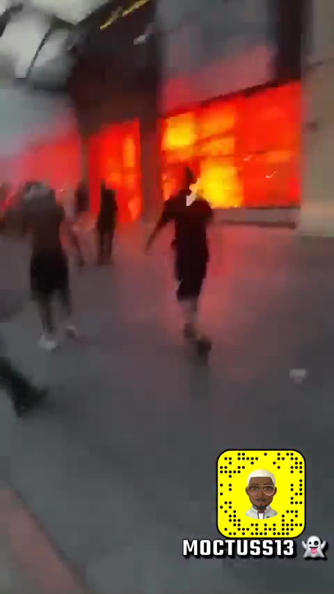 Mob brennt Bibliothek in Marseille nieder