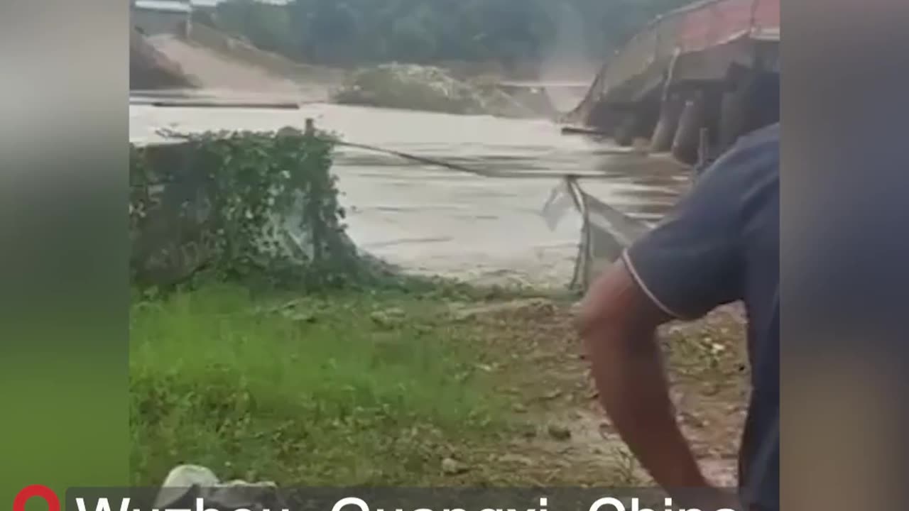 Floodwaters destroyed a bridge in Wuzhou City, Guangxi Province