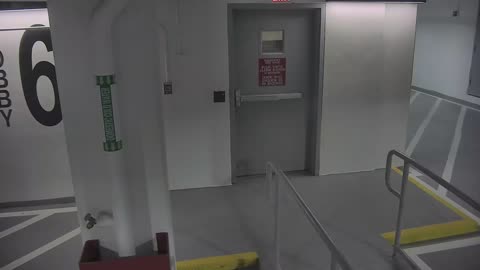 6053RHOBG2G206NorthLobby_2021-01-05_00h20min02s057ms.mp4