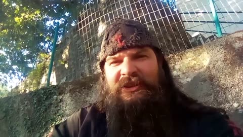 ΜΙΑ ΤΑΠΕΙΝΗ ΚΑΙ ΕΥΛΟΓΗΜΕΝΗ ΠΗΓΟΥΛΑ