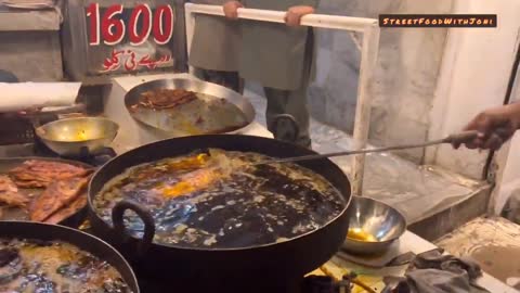 Best Fried Crispy Fish in Town - Street Food of Lahore - Pakistani Street Food