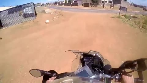 Police bike chase in RSA - SHOTS FIRED!