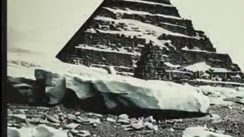 61 fotek z výpravy kapitána Roberta Scotta z roku 1912 za ledovou stěnou