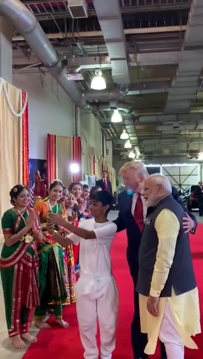 PM Modi & President Trump interacted with a group of youngsters at during #HowdyModi event