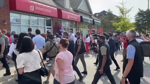 Justin Trudeau confronted by the mob in Ontario