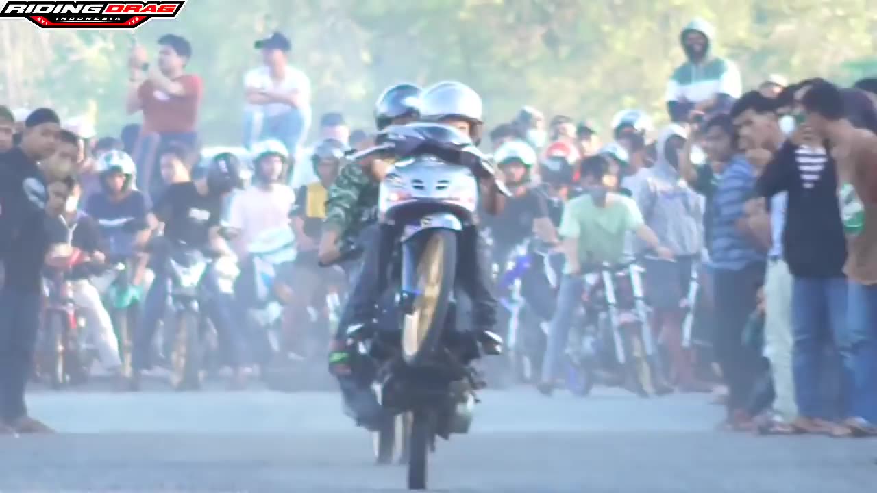 Young talents try to be invited to become professionals in motorbike drag racing