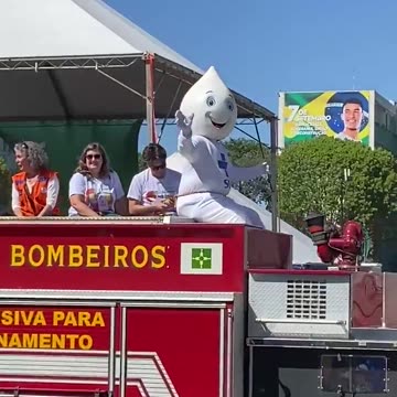 Zé Gotinha rouba a cena no no desfile de 7 de Setembro