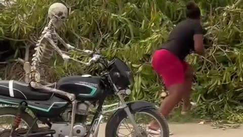 Skeleton bike man🤣🤣🤣