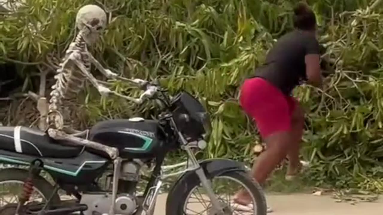 Skeleton bike man🤣🤣🤣