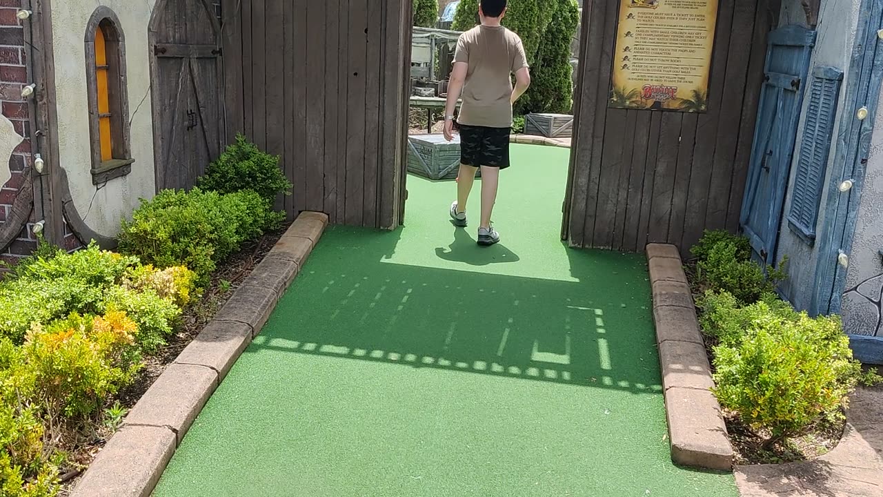 Mini golf at Bayville Adventure Park VID_20230618_140859