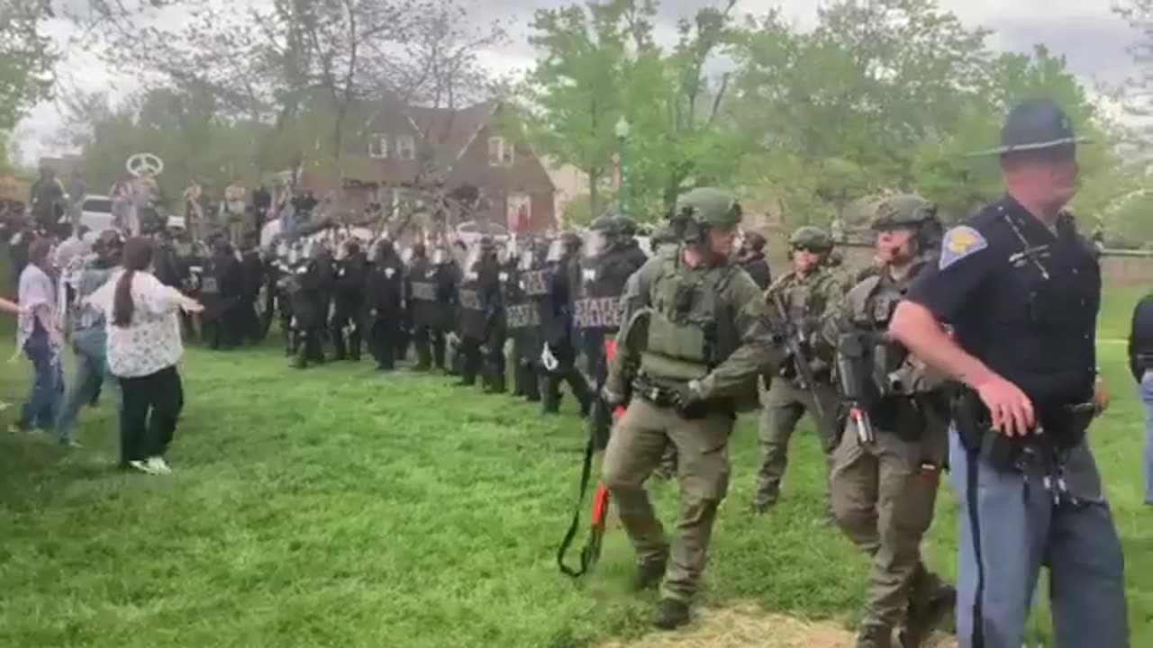 Breaking - Left-wing extremists confronted law enforcement officers at Indiana University...