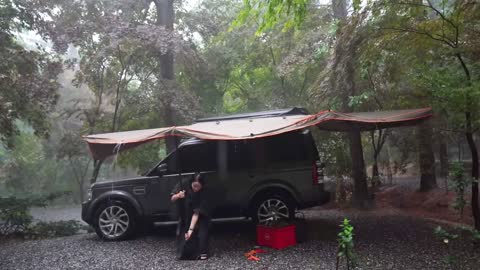 Outdoor camp life in the rain, enjoy the quiet time, and listen to the sound of the healing rain to