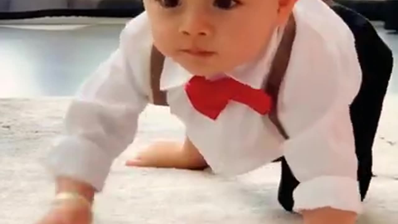 Cute baby crawling funny videos🤣😆😆