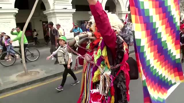 Thousands march in Peru demanding president step down