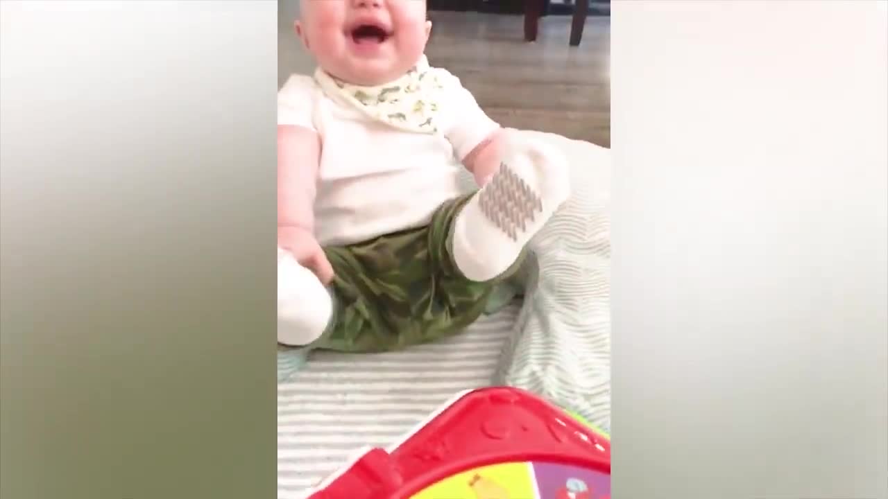 Funniest Moments with Baby Laughing (17)