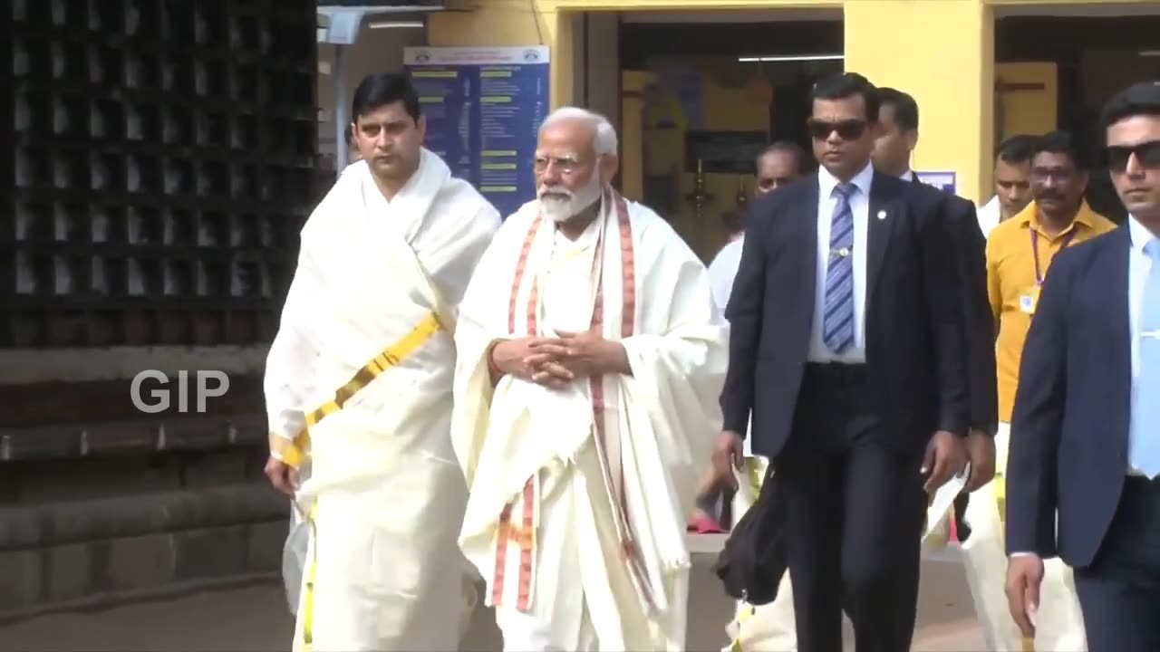 PM Modi's soulful visit to the serene Guruvayur & Shree Ramaswami Temple