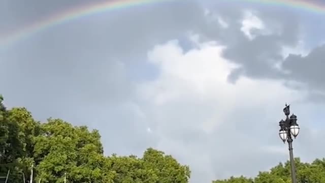 Double rainbow forms over Buckingham Palace