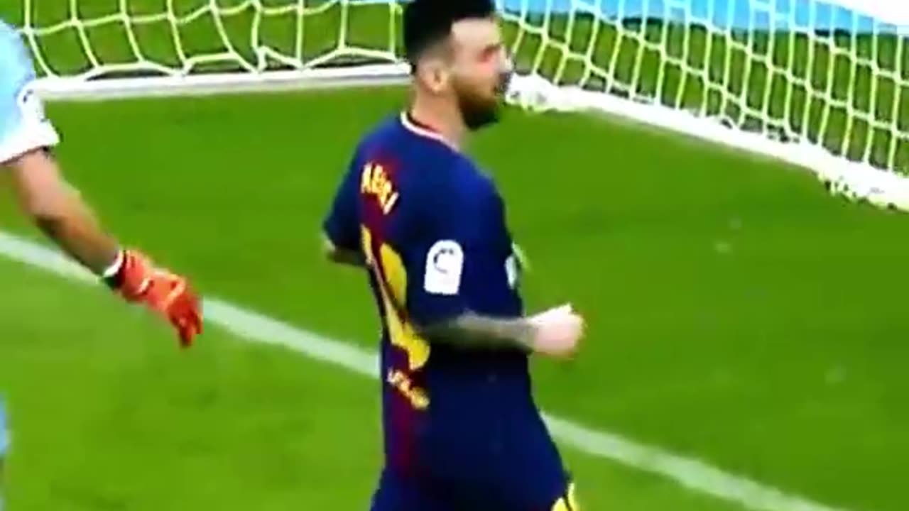 MESSI DESTROYS DEFENDERS