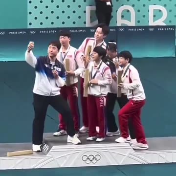 North and South Korean athletes take a selfie together at Olympics #olympics #olympicnews #news
