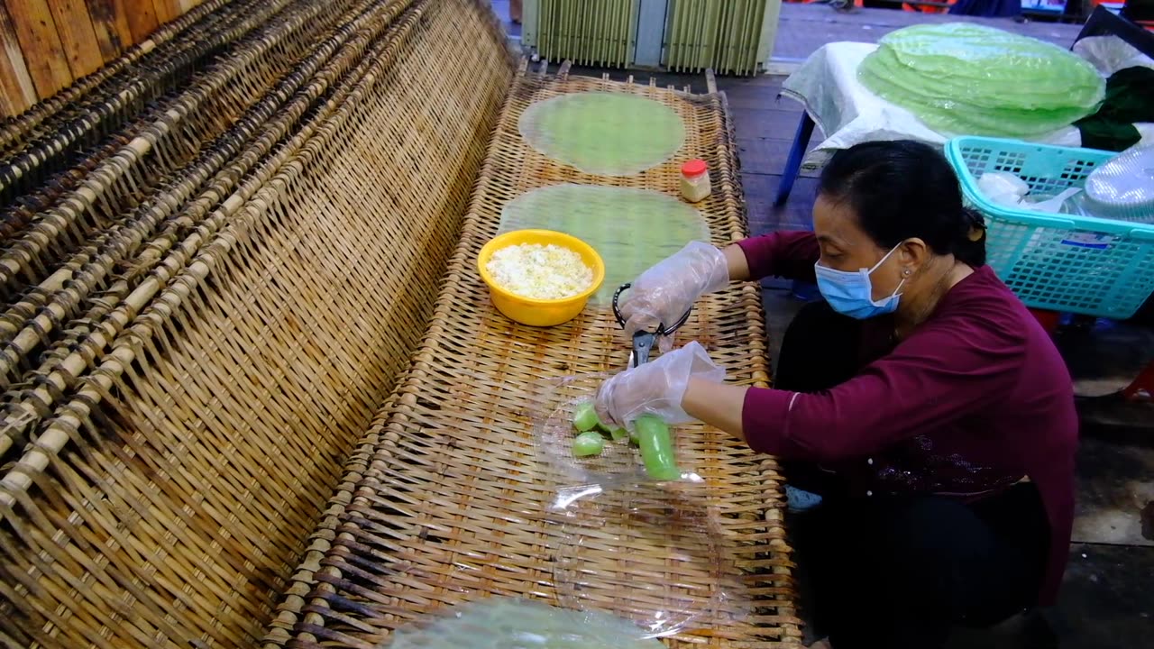 Mekong Riever color noodle soup