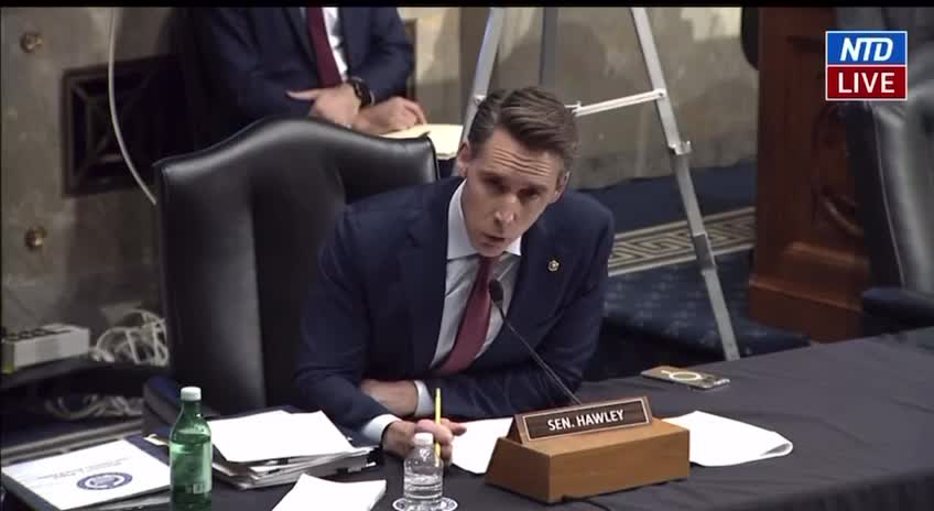 🔥 Josh Hawley EXPLODES on Chris Wray Over the FBI's Targeting of Conservatives