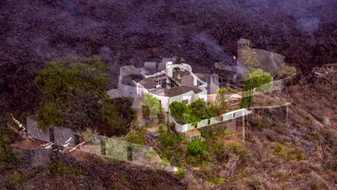 'Miracle house' spared from La Palma lava