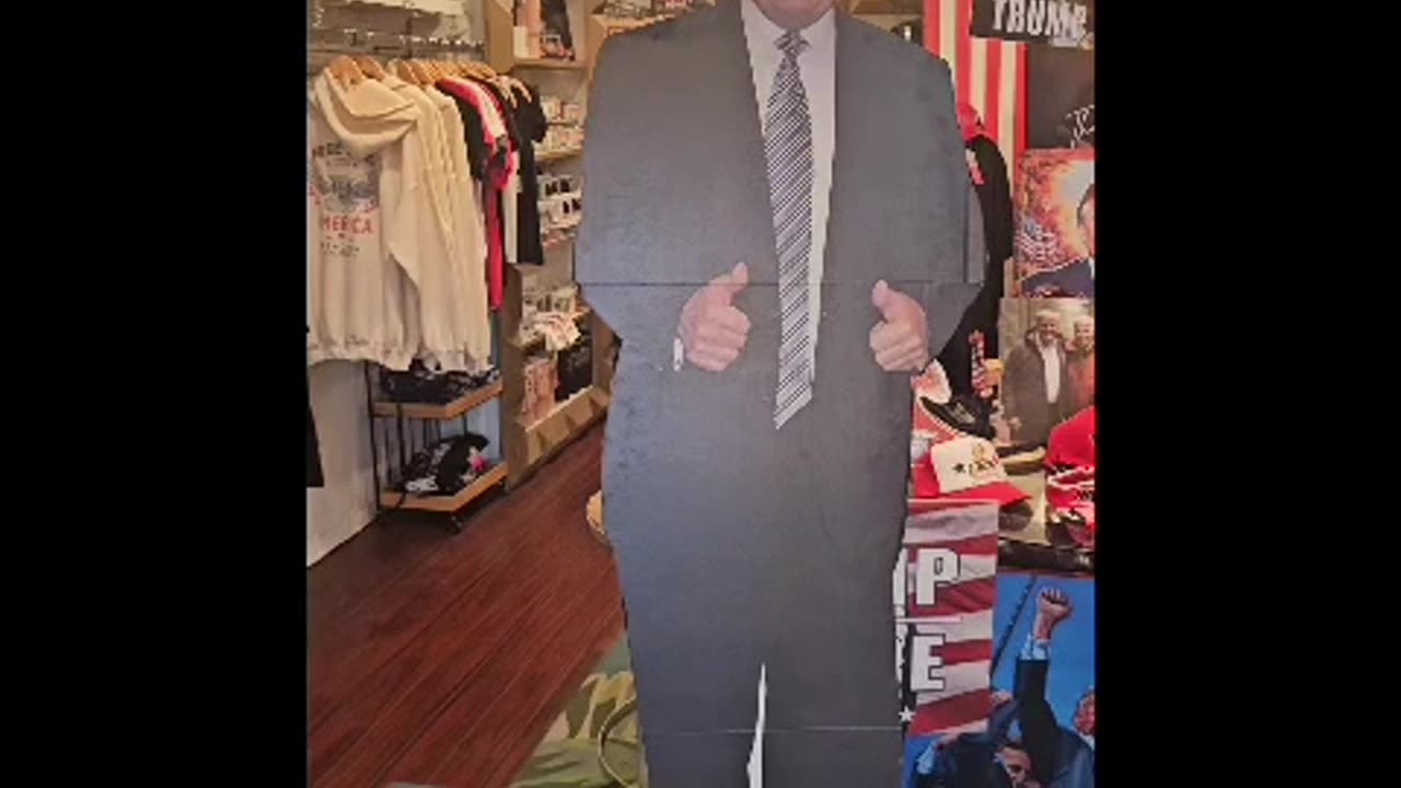 Visiting Beachin a Trump Store in Seal Beach!