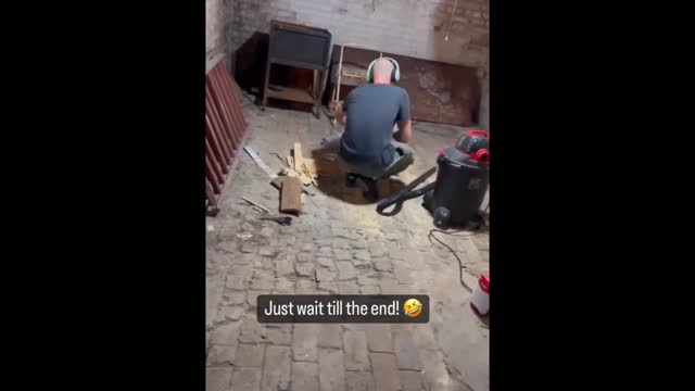 Buddy wearing earphone gets tricked super hand