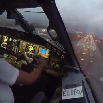 And This Is How You Know Its The Computer Flying The Plane...