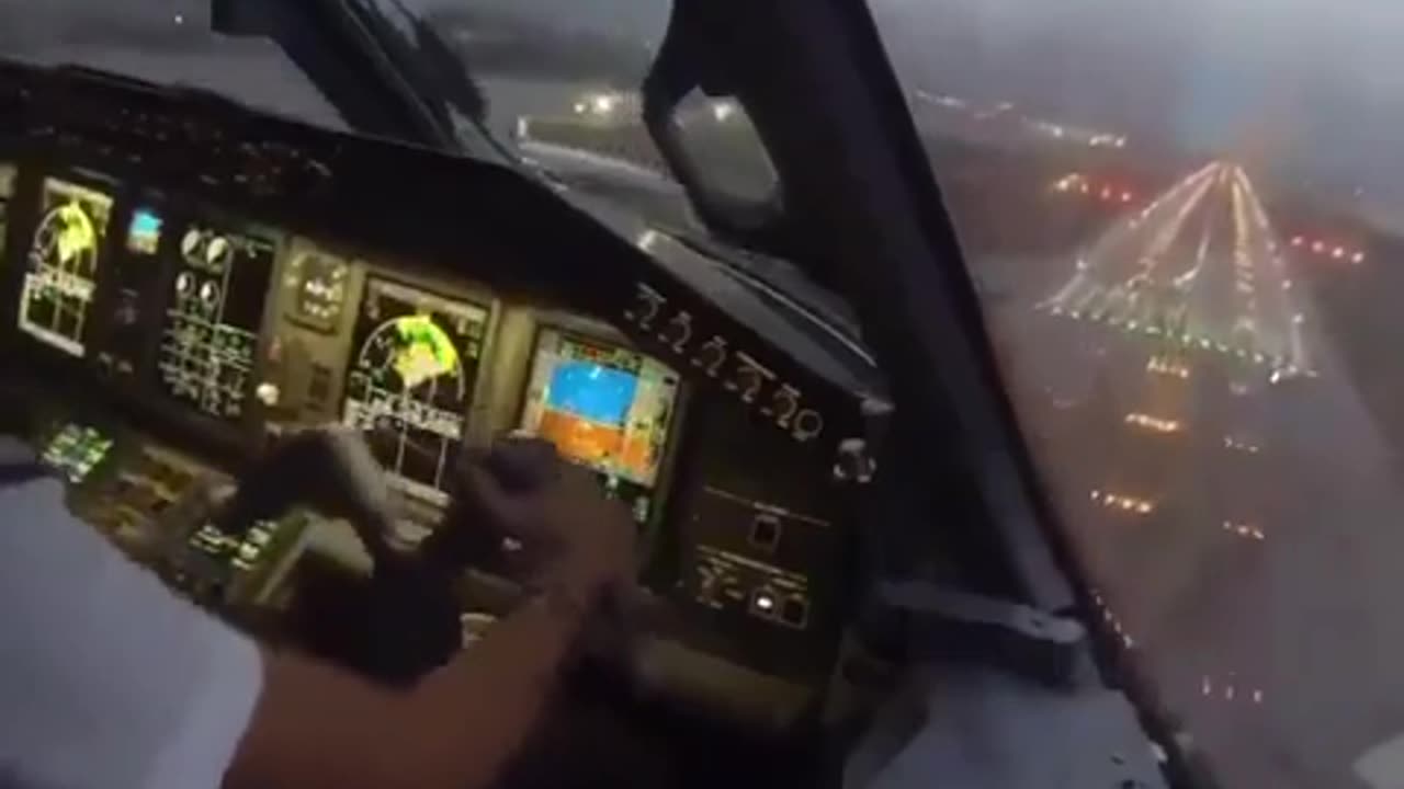 And This Is How You Know Its The Computer Flying The Plane...