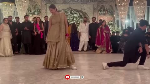 HANIA AMIR DANCE WITH BOYFRRIEND ON WEDDING