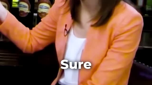 Warren buffet Destroyes the interviewer