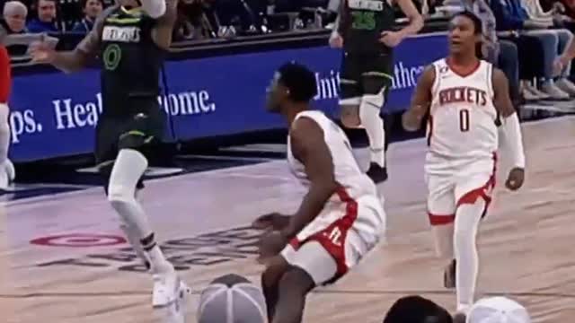 Anthony Edwards has CRAZY HOPS!