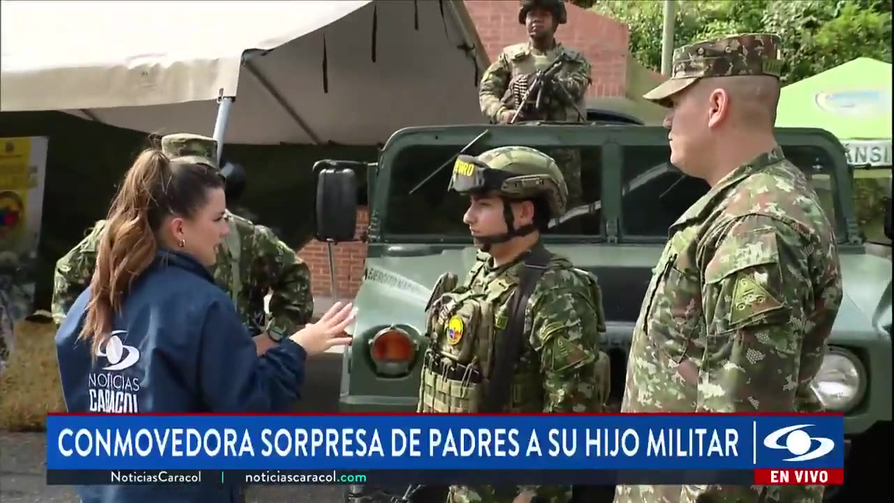 Un regalo de Navidad para un militar: sus padres le llegaron de sorpresa mientras patrullaba