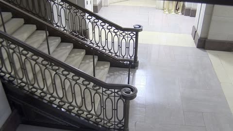 7208USCH01PlazaStair37toRotunda_2021-01-05_05h03min05s960ms.mp4