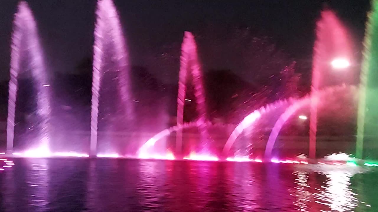 Dancing water 💧 ✨️ Lahore minar e pakistan